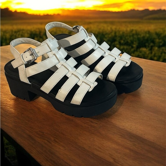 Stylish Black and White Women's Sandals - Picture 1 of 7